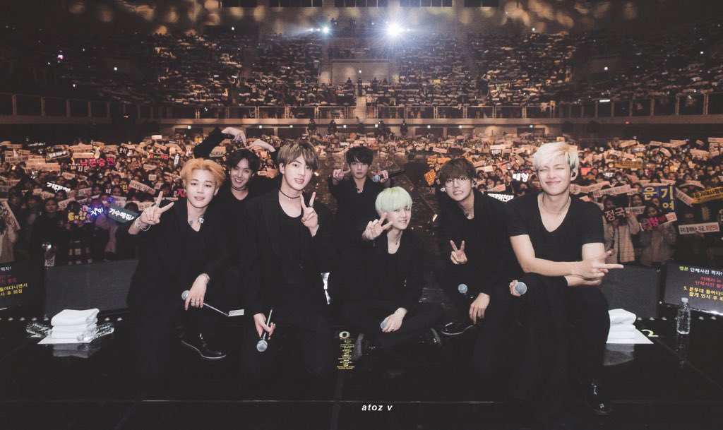 Bts 2016 live on stage epilogue. Bts memories 2016. Концерт бтс. Бтс обои с концерта. Bts countdown 2017.