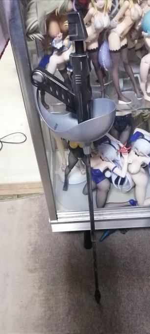 うっかり掃除機で靴下吸い込んでホースに詰まらせた私。それを押し出すのに重力サーベルを使う。重力サーベル役に立ってます! 