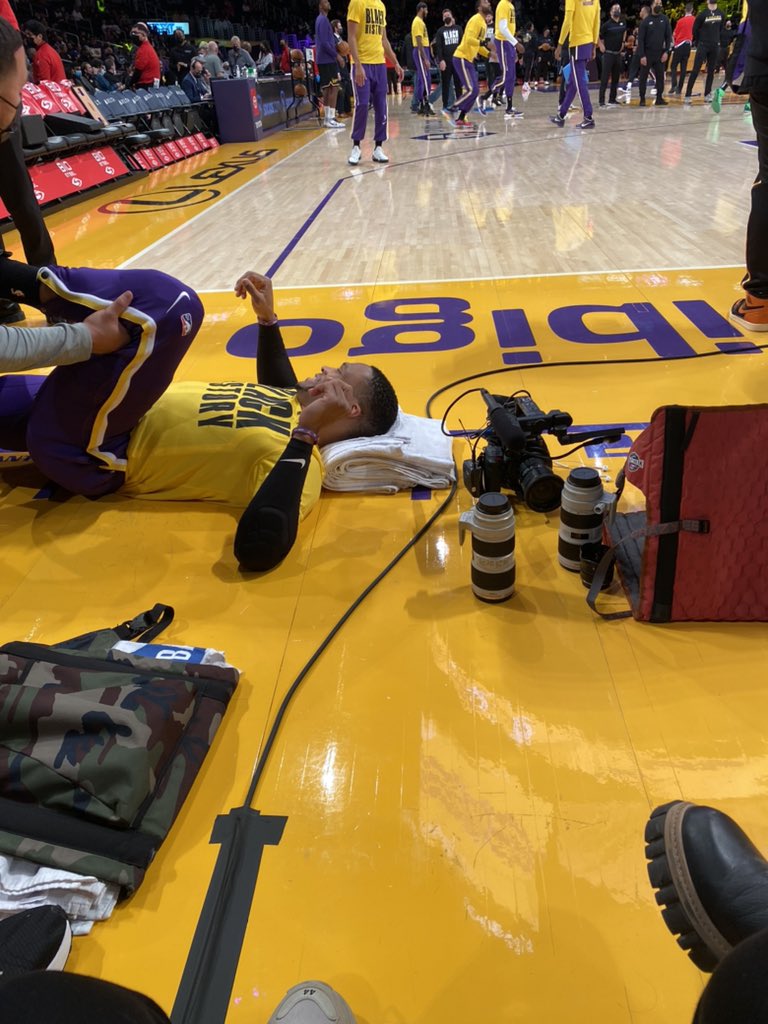 CrossInvests's tweet photo. Trying shill Westbrook some NFTs rn https://t.co/mNy22p0fVh