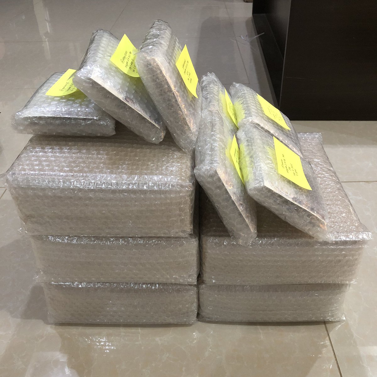 cheriscart_'s tweet photo. ꒰ #cherisupdate ꒱

All orders from last night are packed and ready for pick-up. Next batch of shipment is on Saturday.

Thank you very much for trusting! Hoping for the safe arrival of these items. ‘Til our next transaction ~ 🤍 https://t.co/54AlDWJmFo