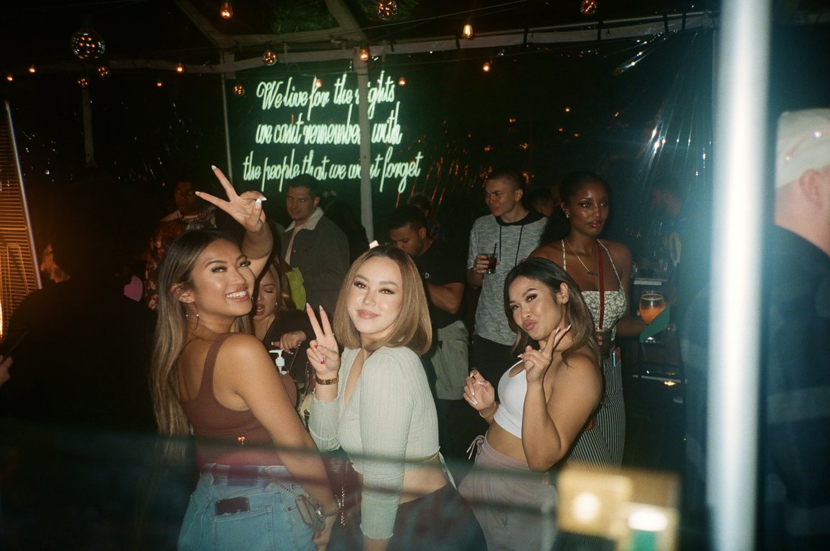 eriicamarie's tweet photo. Nobody: 
Me: 😊✌🏼 https://t.co/aDaBC3zZQO