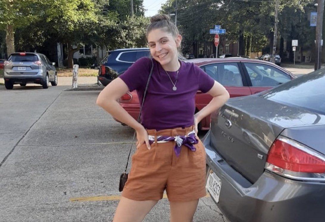 SPOTLIGHT TUTOR!

Introducing Rebecca: Rebecca is involved in the Kellam drama club and is passionate about helping her peers. She enjoys reading and crocheting in her free time. She has future hopes to be a History teacher!
Stop by the peer tutoring center and say hi to Rebecca!