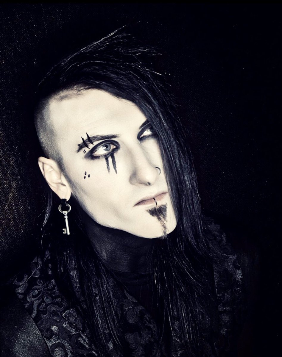 Trystgermaine2s's tweet photo. Would of rather a grad photo of this sort rather than the weird looking blonde kid that was ๐๐ป โข
.
.
.
.
.
.
.
#2shadows #rockshoprecords #macartistrelations #maccosmetics #goth #gradphoto #2013 #gothic #darkaesthetic https://t.co/Z7Rrp7PfXt