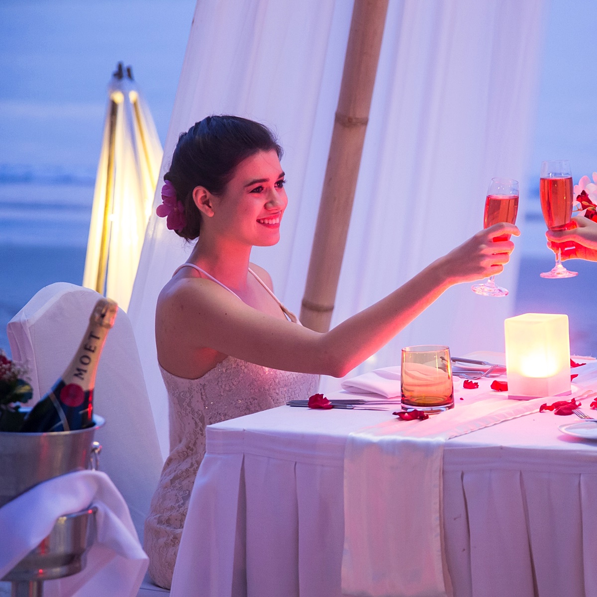 Celebrate the day of love at Dusit Thani Laguna Phuket.
For more dinner details, please visit bit.ly/VdaydinnerDTLP….