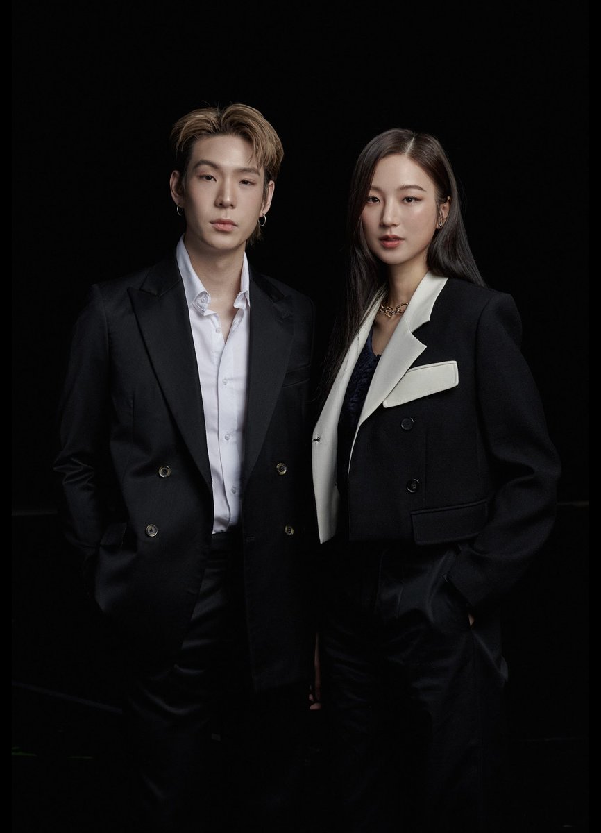ELLEThailand's tweet photo. ขึ้นแท่นผู้บอเต็มตัว! 'เจเจ-ต้าเหนิง' เปิดตัว QOW Entertainment โดยมี 4NOLOGUE ร่วมหุ้น ดูแลทุกกิจกรรมของ 'เจเจ-ต้าเหนิง' ในวงการบันเทิงทั้งในไทยและต่างประเทศ แฟนๆสามารถติดตามผลงานของทั้งคู่ได้ที่โซเชียลมีเดีย QOW_Ent ทุกช่องทาง

#QOW_Ent #JAYLERR #THANAERNG https://t.co/gR02HoJ7L6