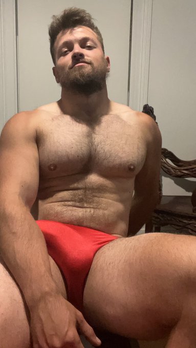 Retweet if you&rsquo;d come kiss that red Speedo 😈🔥 https://t.co/4xqsORL0vG