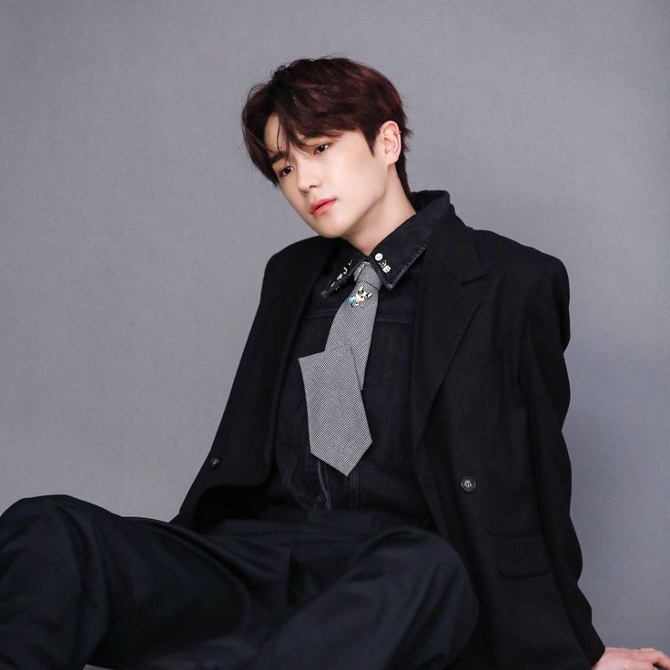 ︎
 ︎ 
             Alaric Dane.
             not  new  to  rp,  restarting. 
             like  and  rt  to  be mutuals. 

 ︎