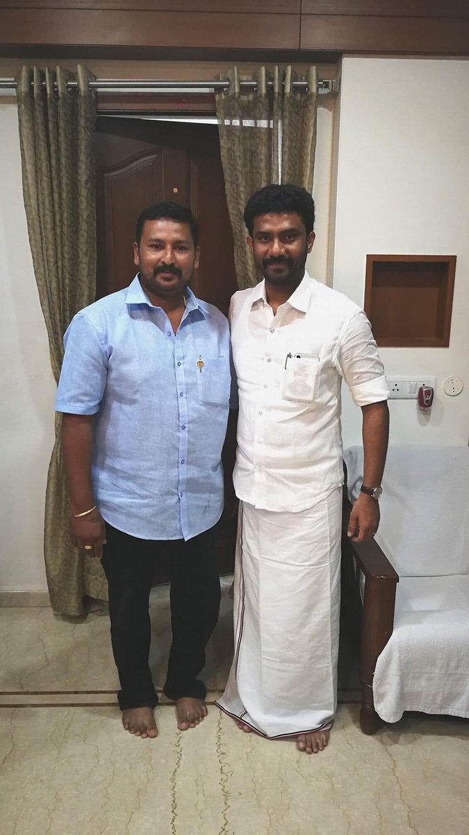 PhilmooreRobert's tweet photo. மாண்புமிகு இதயதெய்வம் புரட்சித்தலைவி அம்மா அவர்களின் நல்லாசியுடன், 
இனறு பிறந்தநாள் காணும், அருமை அண்ணன் @OPRavindhranath திரு.ப‌.ரவீந்திரநாத் அவர்களுக்கு, 

குமரி சமூக வலைத்தள நண்பர்கள் ஒருங்கிணைப்பு குழு சார்பாக, 
இனிய பிறந்தநாள் நல்வாழ்த்துக்களைத் தெரிவித்துக் கொள்கிறோம்.!! https://t.co/9z3jgQngDL