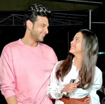 allthatrending's tweet photo. Who will rule Audience hearts ? 

Like : #TejRan
RT : #ShaRa 

#tejasswiprakash #Karankundrra 
#ShamitaShetty  #RaqeshBapat  #Bb15 https://t.co/F3xyFQUgRF
