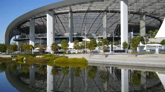 KNBR's tweet photo. 49ers fan in medically induced coma after apparent beating outside SoFi Stadium

https://t.co/OlhAU7Zzl5 https://t.co/758JsFXJMl