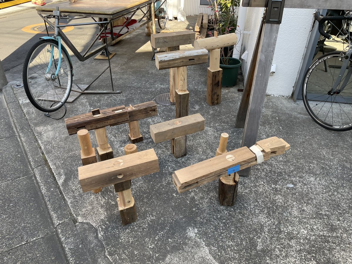 kadowaki_kozo's tweet image. スキーマに届いたスツールと神棚。もちろん元住宅。 #vba2021jp