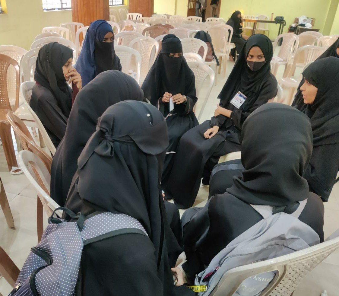 MalarMurshida's tweet photo. The moment when I met those students who were fighting for their religious  right of wearing hijab at Udupi College... The courage of the students when I saw their bold stand for justice, it felt like they had only moments to get justice!!
#UdupiStudentsNeedJustice https://t.co/kokUDgtdi7