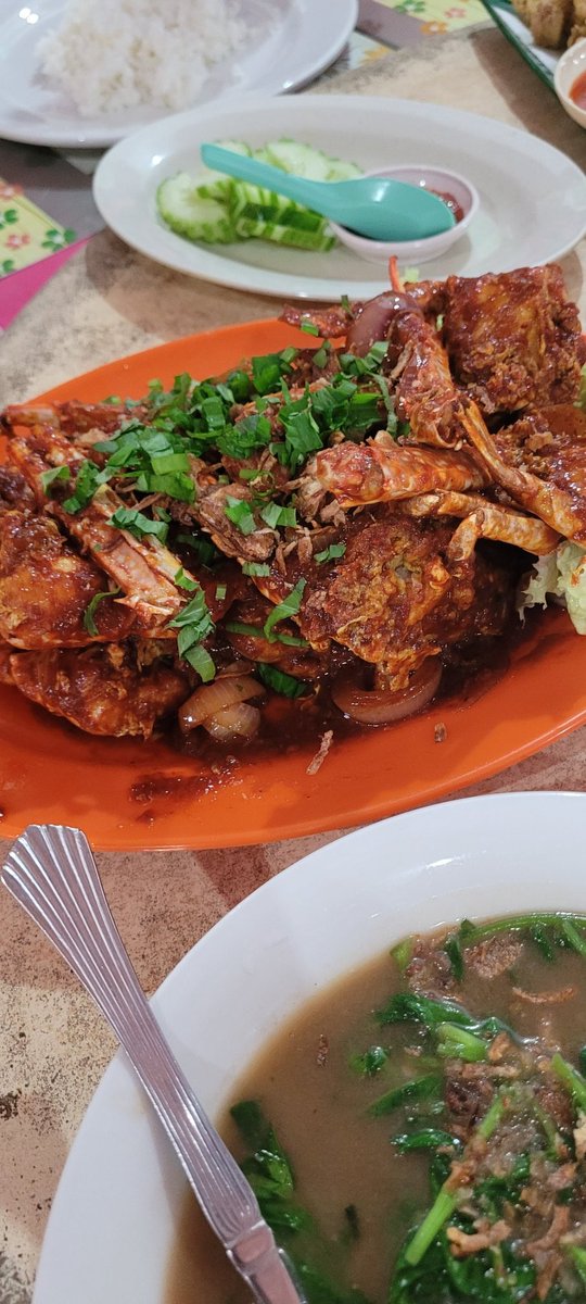 fadhilahdardin's tweet photo. Kalau kome nak makan seafood sedap kat Pantai Remis Perak boleh try restoren ni. Insyaallah sedap wei. Nama kedai 3R. Masakan panas. Selalu kami order Kari ikan sembilang, chili crab, sotong grg tepung, udang lipan grg cili and sayur https://t.co/D61a1NvdcI