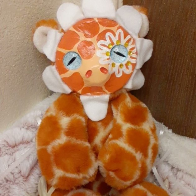 stolenowos's tweet image. Hey!! I make clay face dolls/stuffed animals 🥰 if you&apos;d like to support my work please share, comment and/or like this post! My Etsy is alysanddolls.etsy.com and all these featured are for sale! 

#clayfacedoll #clayfaceplush #artdoll #smallbusiness #etsy