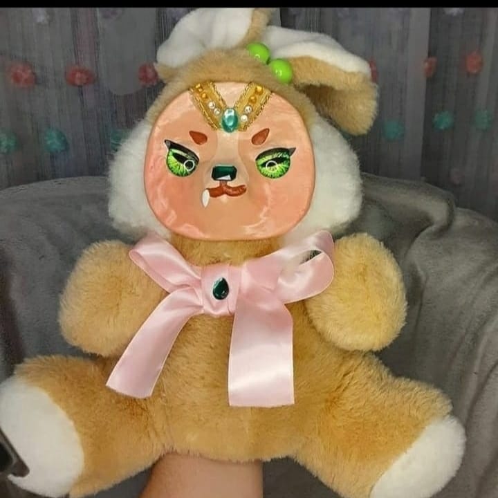 stolenowos's tweet image. Hey!! I make clay face dolls/stuffed animals 🥰 if you&apos;d like to support my work please share, comment and/or like this post! My Etsy is alysanddolls.etsy.com and all these featured are for sale! 

#clayfacedoll #clayfaceplush #artdoll #smallbusiness #etsy