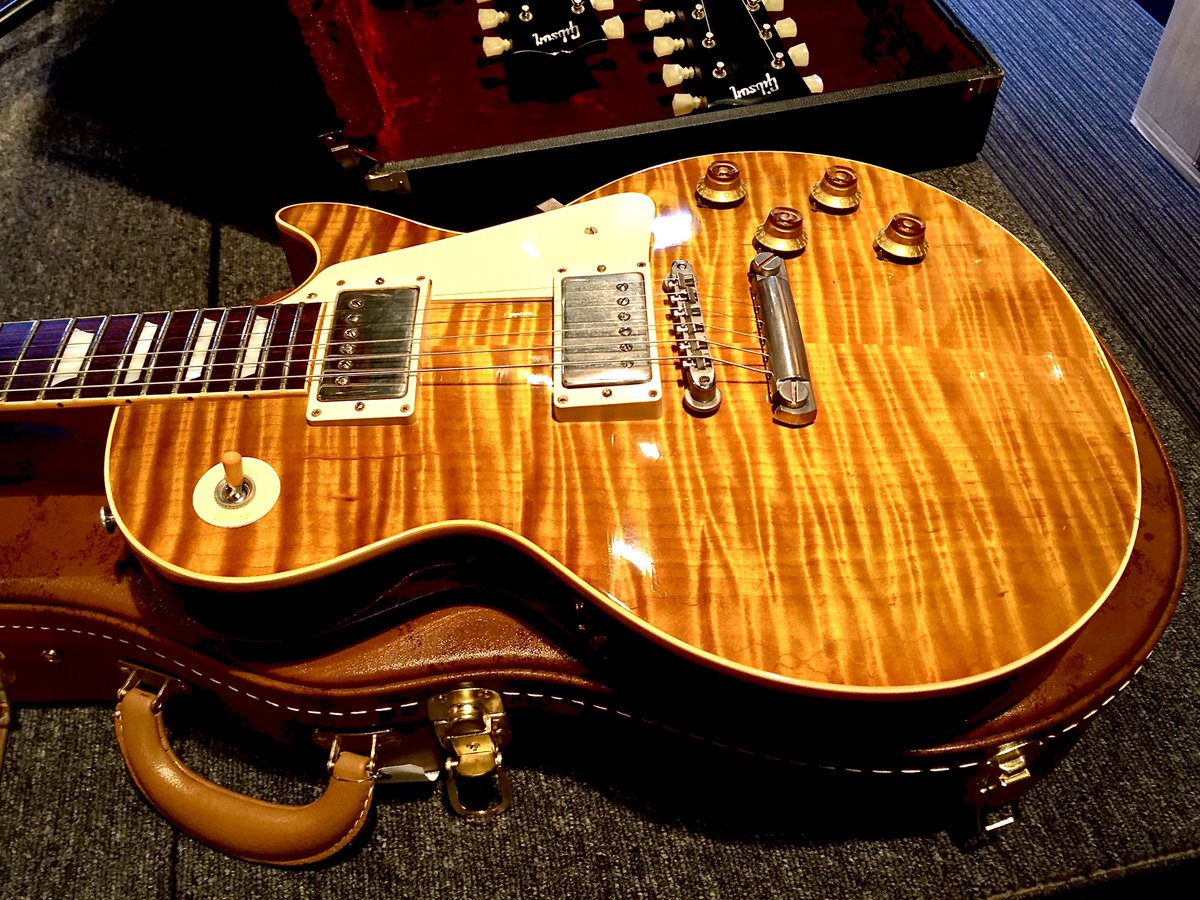 grover102n's tweet photo. True Historic 59 Murphy Aged
60th Anniversary 59 Gross 
Murphy Lab Light Aged 59

レスポール３本。
旅は終わらない… https://t.co/AMbciDgtvE