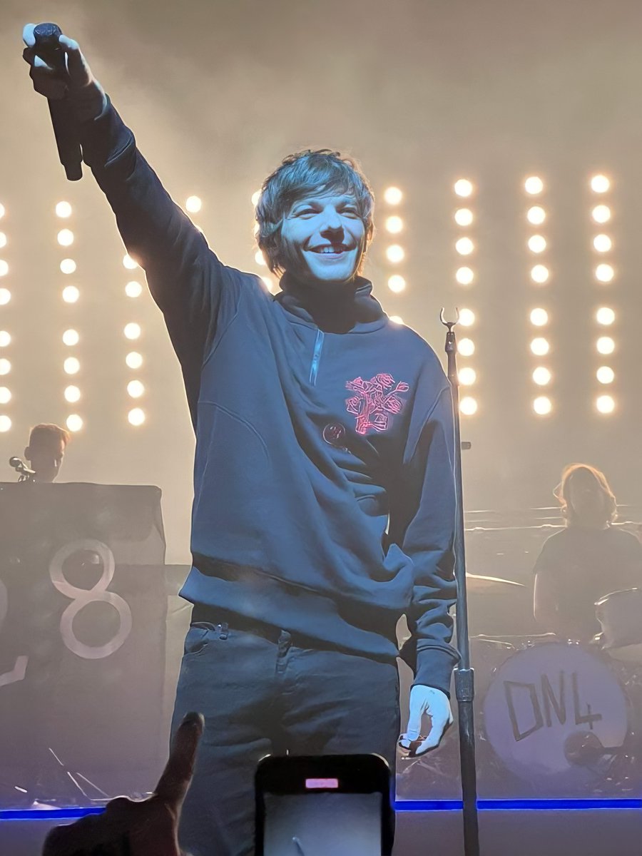 elsat82's tweet photo. @Louis_Tomlinson very proud of what you are achieving <3 https://t.co/W9itqmj5Jn