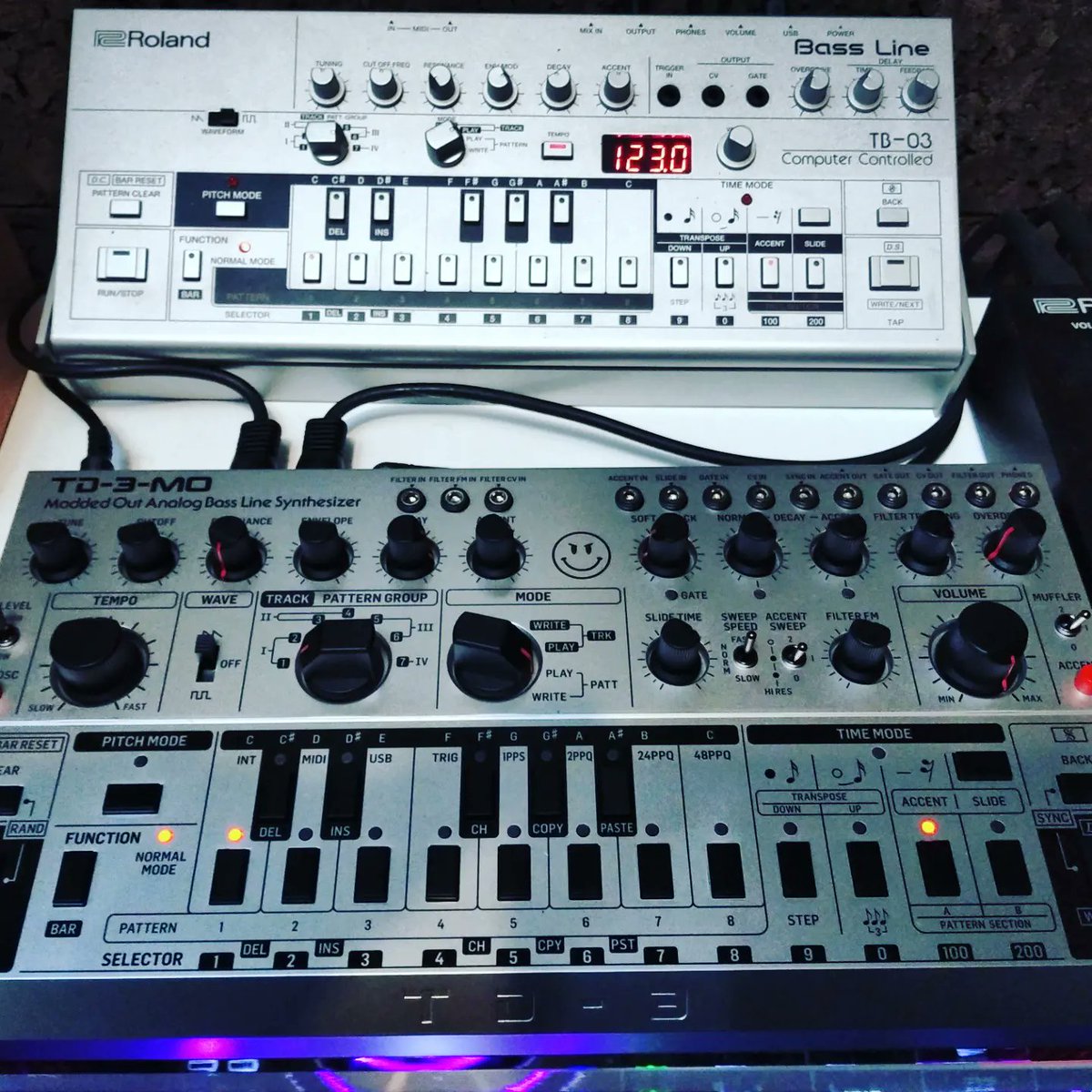 emmanuel_miro's tweet photo. Acid session with my new 303 setup 😈😈😈

#tb03 #td3Mo #acid #technomusic https://t.co/kHXZYG6S1h