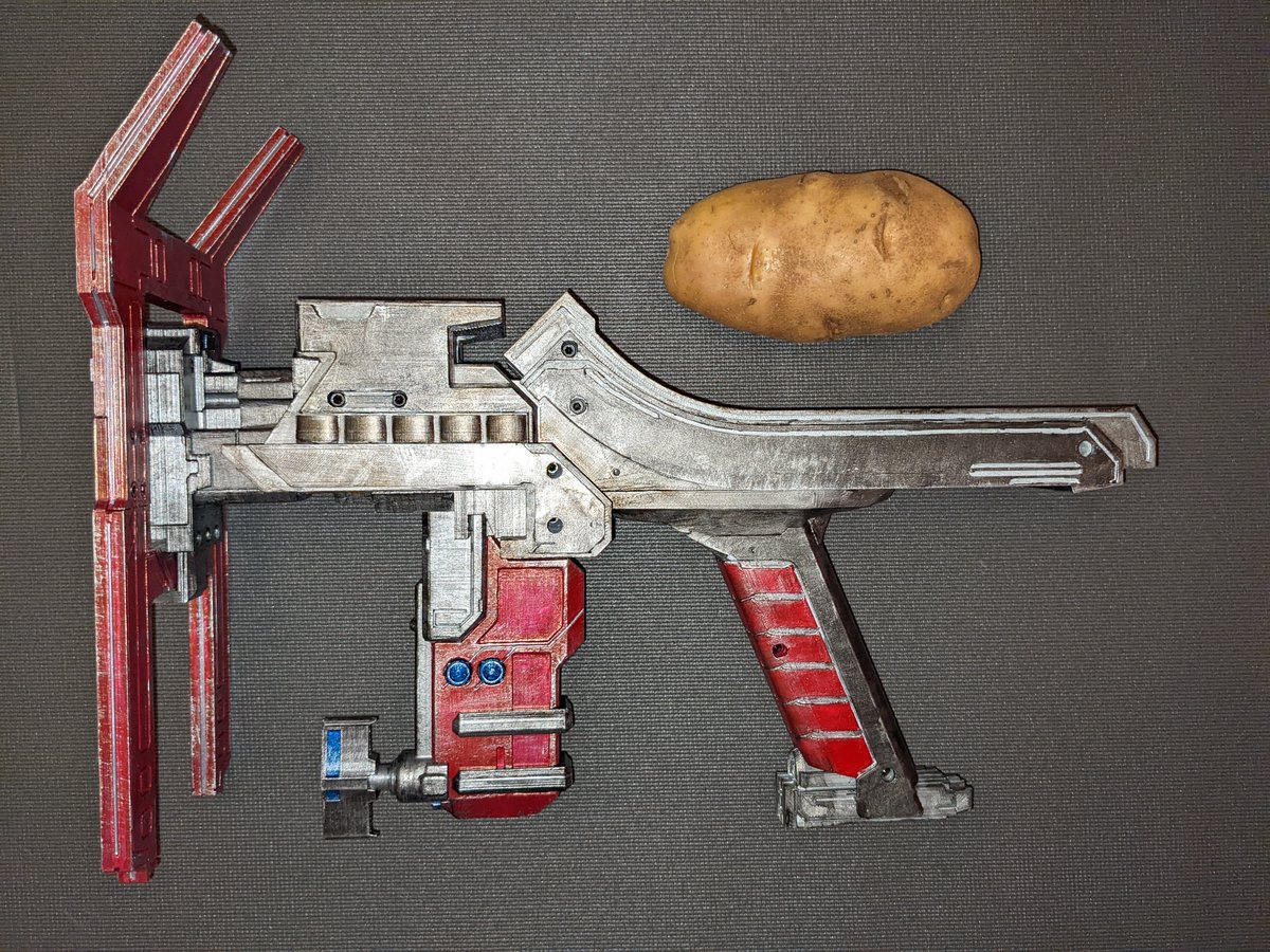 MjikThize's tweet photo. Sorry @moitoi I dont have a banana but here's a potato for scale. @PlayWarframe @moitoi #warframefanart #3Dprinting #3dmodeling #Warframe #Kitgun #gameprop https://t.co/54ZWfReBtN
