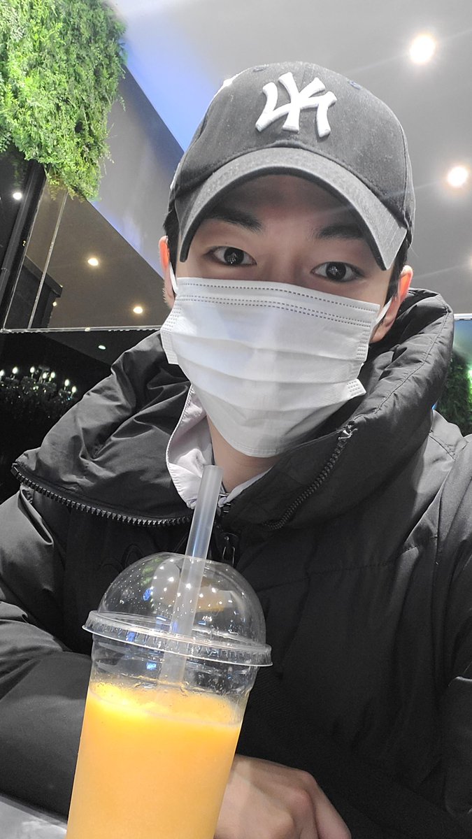 dangkangii's tweet photo. 나 이런 일상셀카 좋아 .. 흐아아.. https://t.co/ojPTvFfeyF