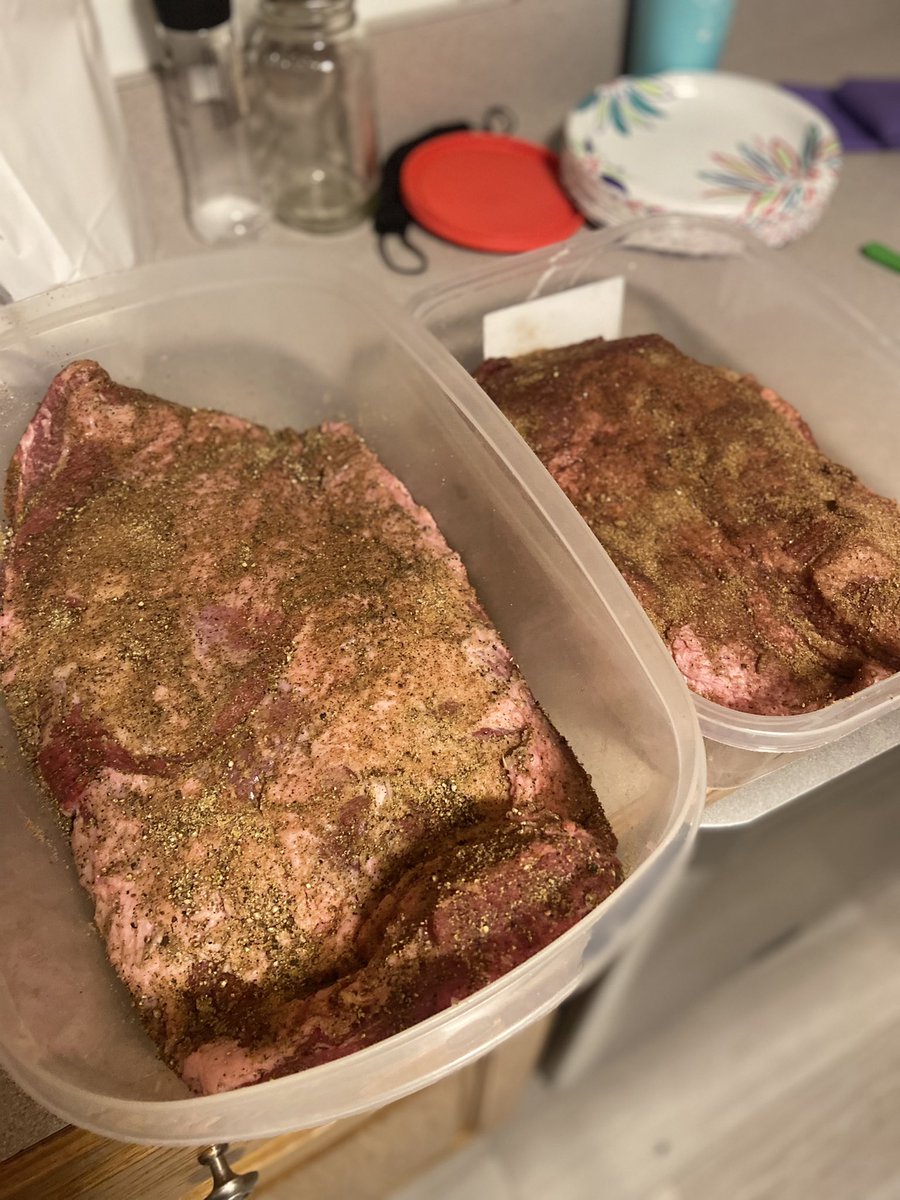 Heady_Football's tweet photo. Good night sweet princes. I’ll see you tomorrow evening. Broke down an 18# packer into sweet heat burnt ends and Texas style flat #FFMeatSweats #FFBBQ https://t.co/sImYlTMYpe