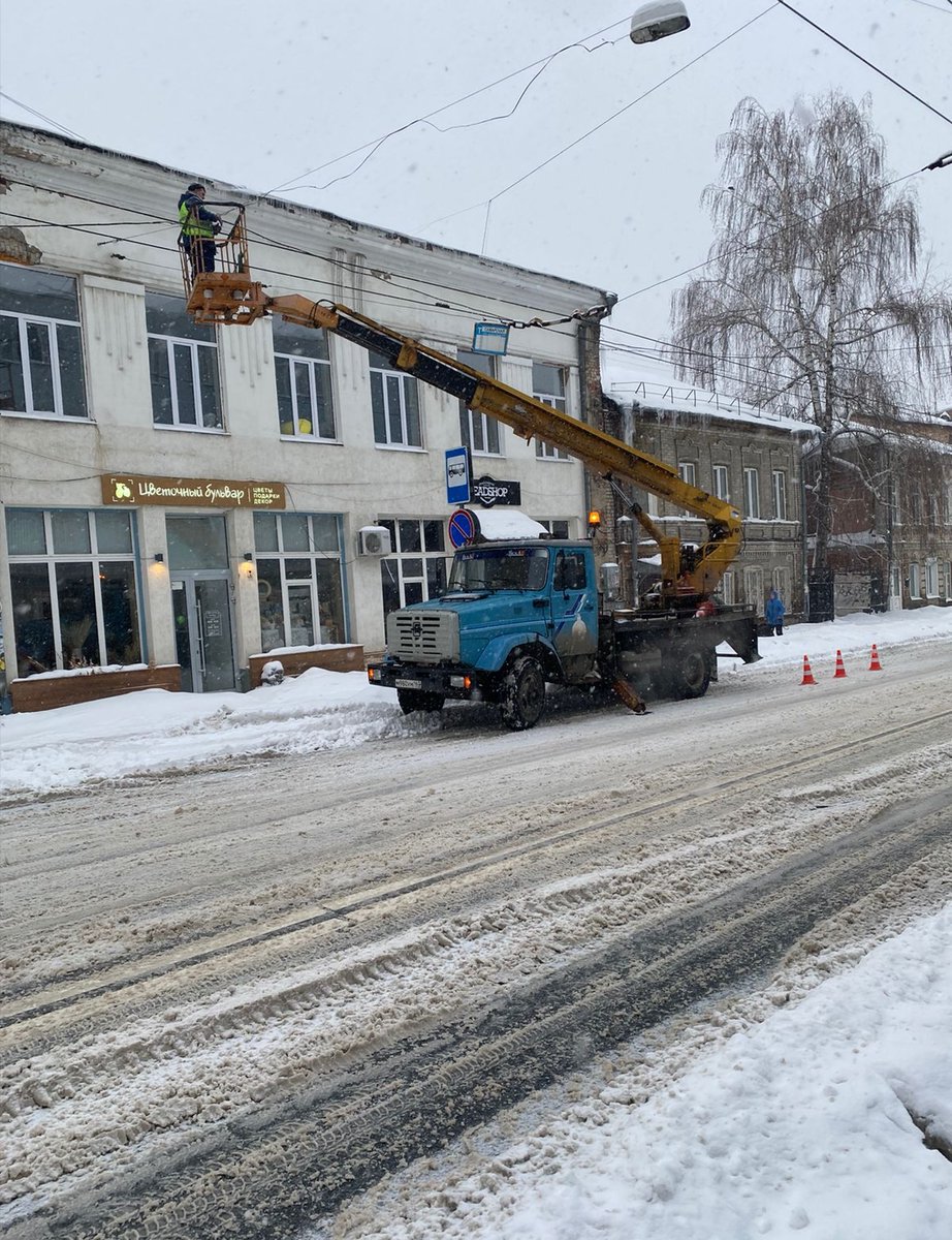 Проводится очистка кровли от снега и наледи Ленинградская 78
<a href="/rradyukov/">Роман Радюков</a> <a href="/AdmSamRna/">Администрация Самарского внутригородского района</a>