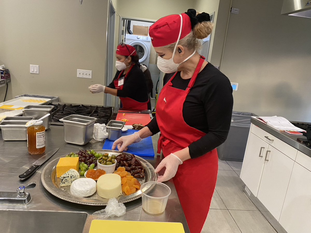 LosAngelesHTA's tweet image. The students in our English Language Learner (ELL)/Prep Cook Program (in partnership w/ LAUSD DACE &amp;amp; PACE AJC) are doing great! Our students are preparing a ton of food and we are so proud of all of them! 
@paceinla @UNITEHERE11 #prepcook #prepcooking #borntocook