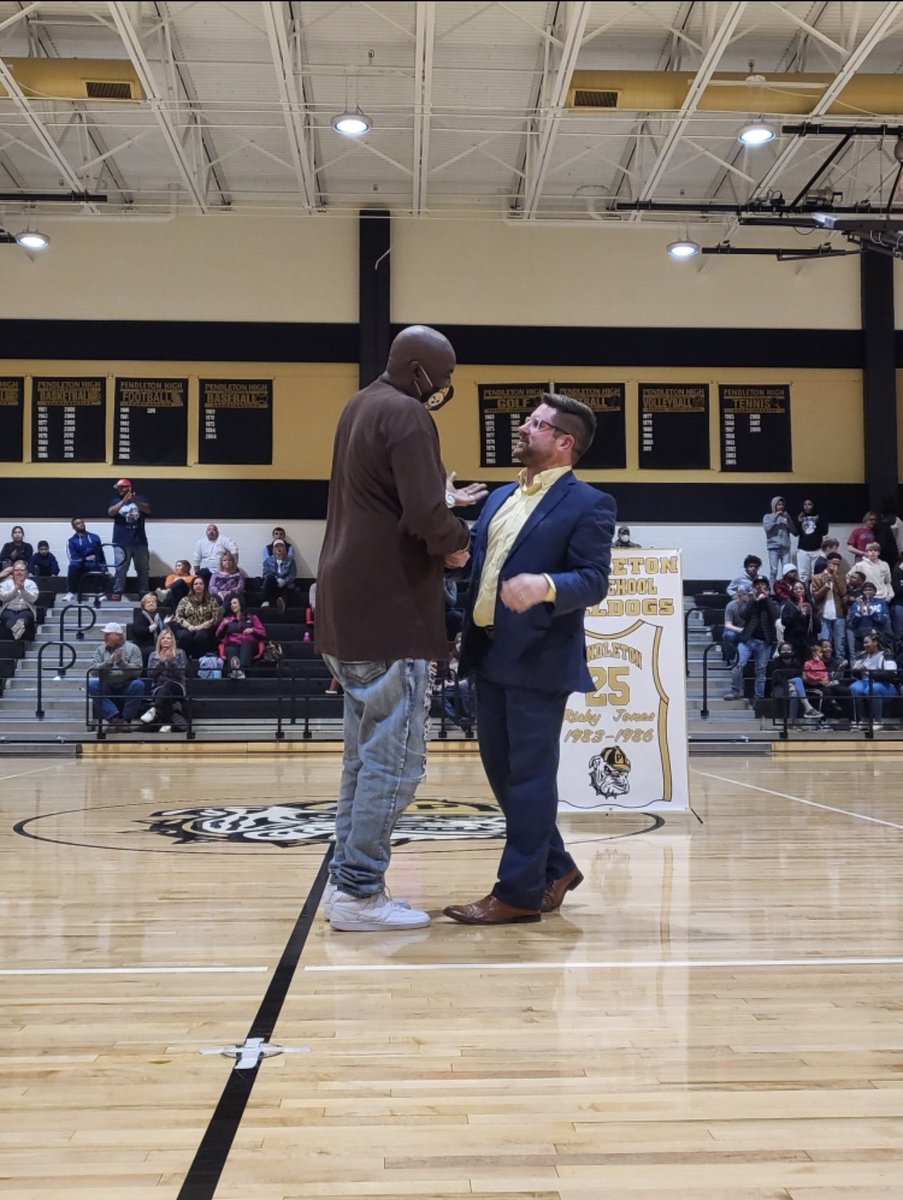 bulldogsofphs's tweet photo. A great night as @Pendleton_BBall honored former Mr. Basketball, McDonald’s All American, & @ClemsonMBB player Ricky Jones. #LegendDog https://t.co/LXA8h3RFfA