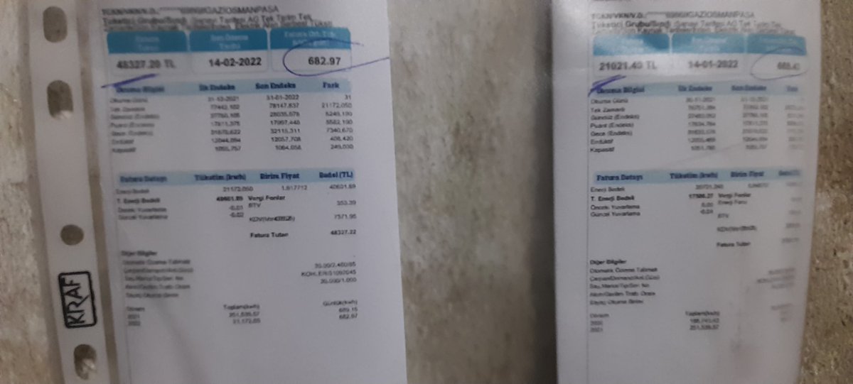 Oznurboran's tweet photo. Bu faturalar çalıştığım işlerine ait.
Ara ara zamlarla geçen ayın ft.tutarı 21.000TL
Ocak ayı ft. 48.300TL
Burası küçük bir imalatçı
işler zayıf olmasına rağmen gelen fatura.
İşverenim bu faturalar kadar kazanamadığı size yazmamı istedi Tükeniyoruz.
#BakalımNasılAçıklanacak https://t.co/HkCwjbikZr