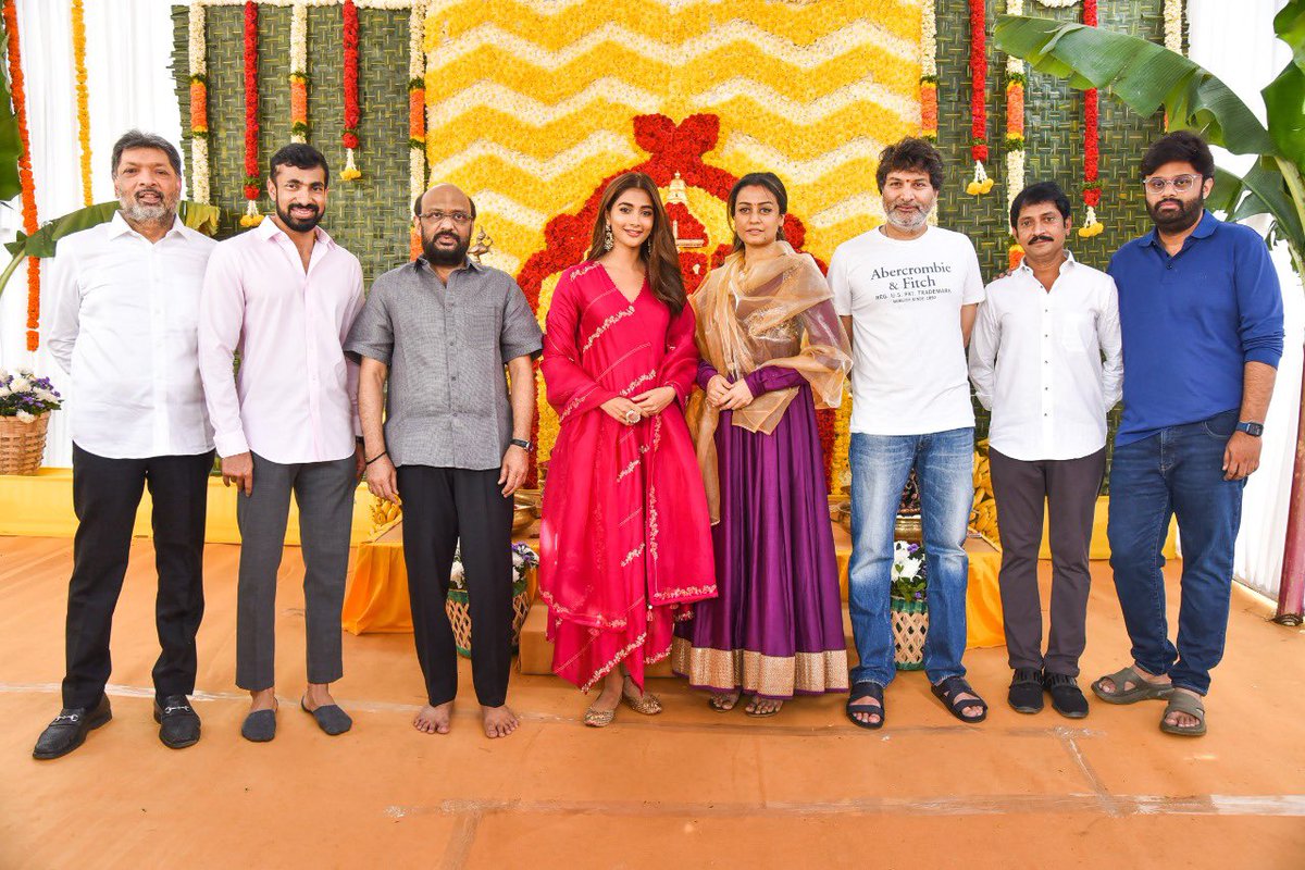 MBofficialTeam's tweet photo. #SSMB28 🌟 Pooja commenced today.✨

Regular shoot starts this April, 2022! 💫

Superstar @urstrulyMahesh #Trivikram @hegdepooja @MusicThaman @vamsi84 @haarikahassine https://t.co/OjHgvmu4lv