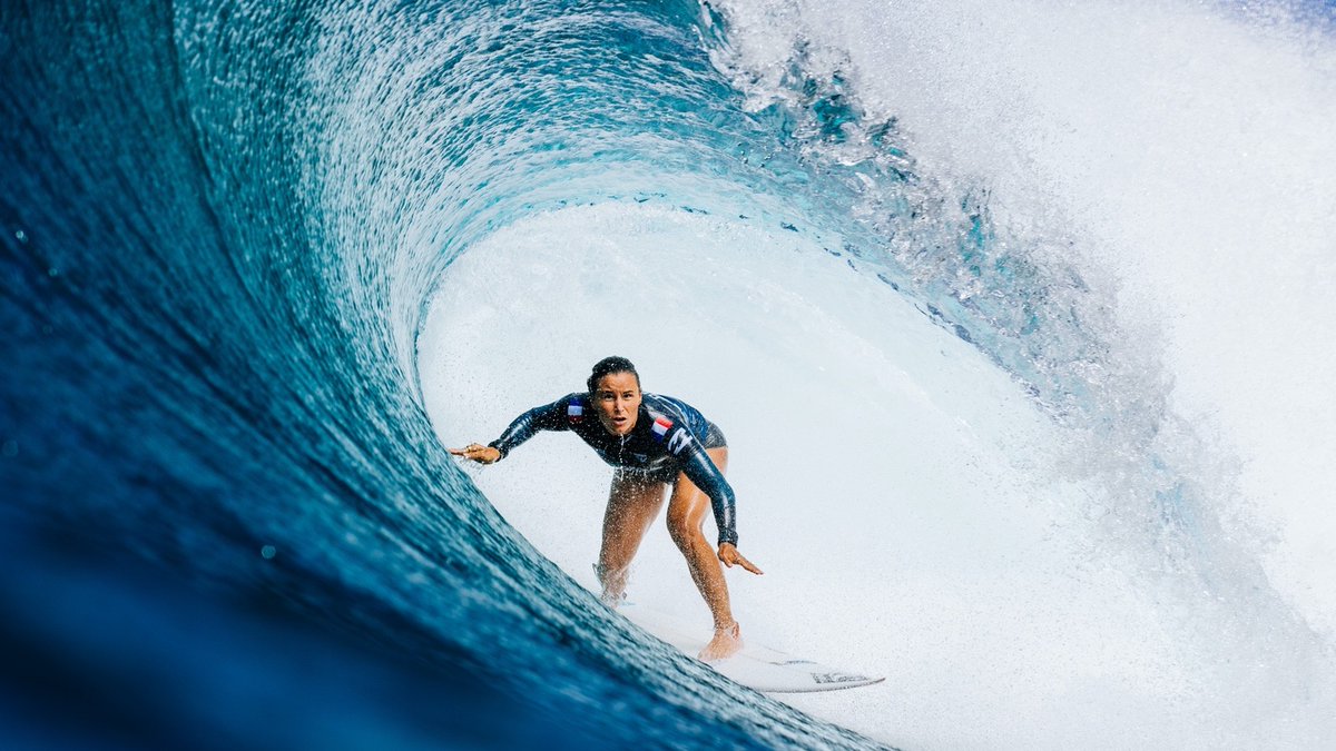 SurfingFrance's tweet photo. 𝐉𝐨𝐡𝐚𝐧𝐧𝐞 𝐃𝐞𝐟𝐚𝐲 𝐬𝐞 𝐡𝐢𝐬𝐬𝐞 𝐞𝐧 𝐪𝐮𝐚𝐫𝐭𝐬 𝐚̀ 𝐏𝐢𝐩𝐞𝐥𝐢𝐧𝐞 ! La Française a bien entamé à la saison CT avec un quart de finale sur le Billabong Pro Pipeline, la nuit dernière à Hawaii
A lire ici👉 https://t.co/klIzoAKmup
📷 @wsl https://t.co/smjkMv2dib