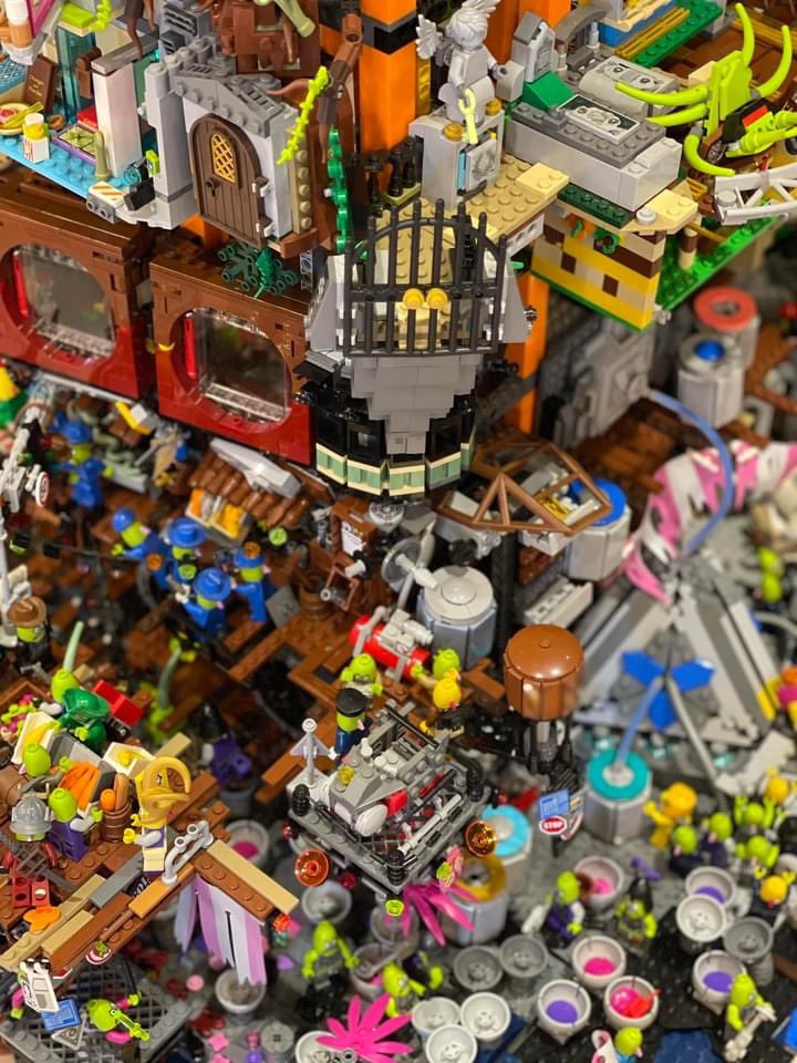 LetsGoLEGOShop's tweet photo. #世界樹 的由來
這一年間客人朋友捐來不少二手 #LEGO
分類後👉清潔後👉捐助有需要單位後...
上年邀請有份參與運作的義工🤲製作個別單位
🤲經修正後現在「上樹」了😊
🤲第一部份已陳列在一樓供大家欣賞
🙋🏻♂️Let‘sGo #義工團 可能找到您的部份😊
#初叄啟市 #LetsGoCreate #190NathanRoadhk https://t.co/jNuSHebRM3