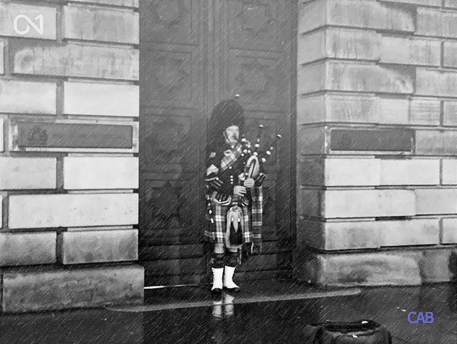 #scottishpiper #scotland #pipper #edinburgh in the #rain #blackandwhitephotography #photographer #photographers #photography #photographylovers