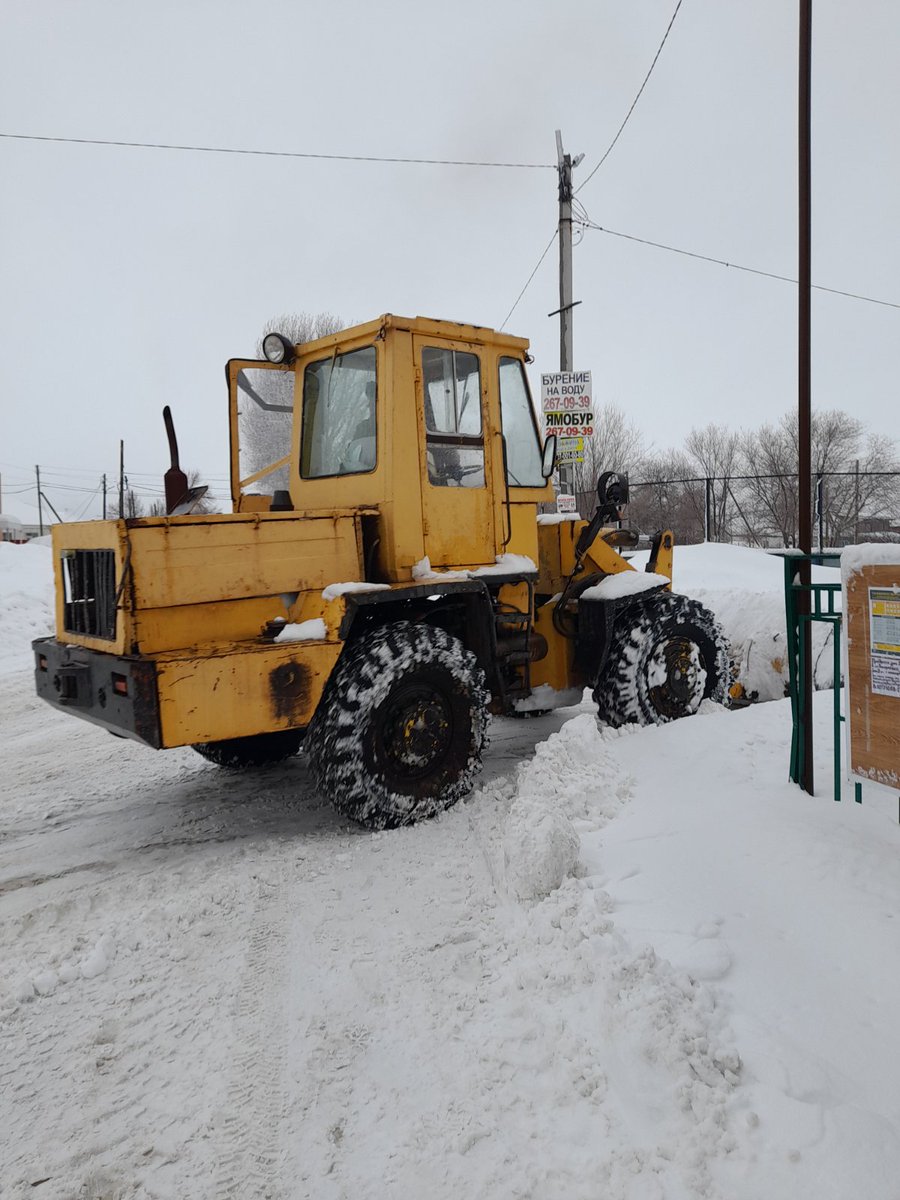 Уважаемые жители поселения!На территориях всех населенных пунктов ведется бесперебойная очистка дорог от снега,но силы не равны!!!Ввиду погодных условий возникают  нас очень щедро одарила❄❄❄Техника работает в две  отн.. vk.com/wall-201785342…