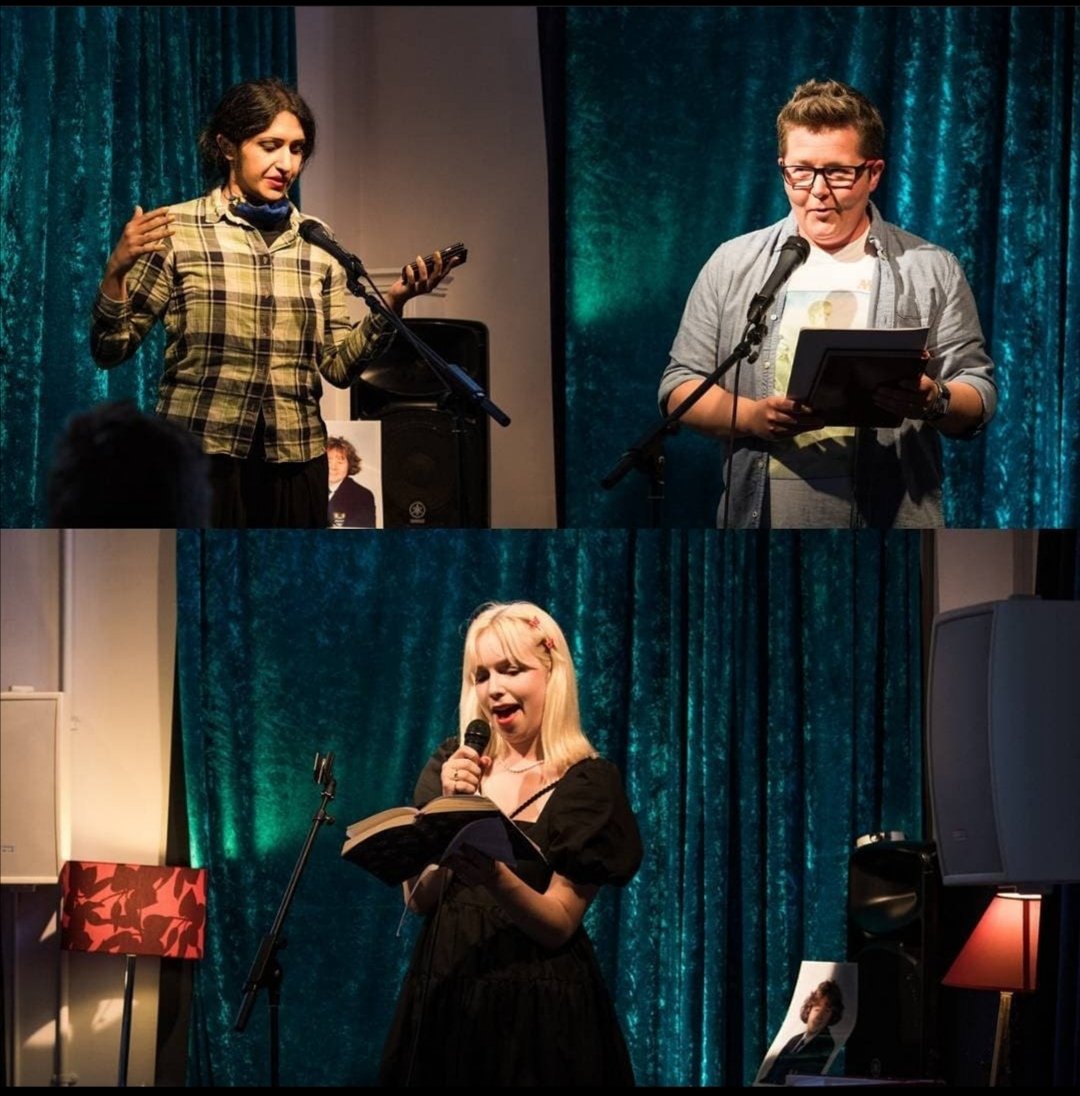 We still have space for ONE more person to get on the mic at #QueerDiary next Friday (11th)
🌈📖
Get in touch here bit.ly/QDTakePart
To share your old:
- Diary
- Poetry
- Unsent letters
- New Year's Resolutions
- Crush list
- Fanfic
- Tumblr posts
Could this be YOU? 👇