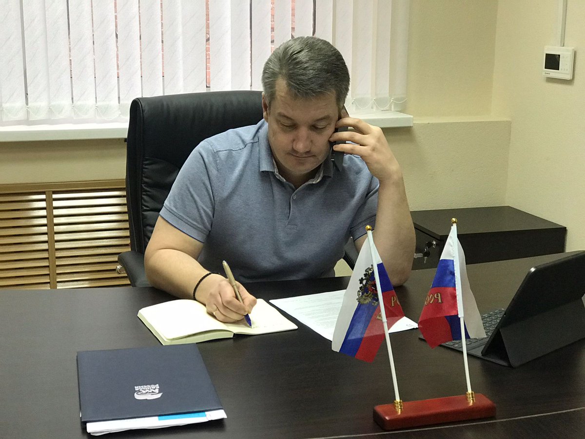 Также сегодня провел дистанционный прием граждан. Поступило коллективное обращение от жителей РО о несанкционированной торговле на остановочных комплексах, территориях, прилегающих к рынкам. Другие вопросы пенсионное обеспечение, оказание медицинской помощи.