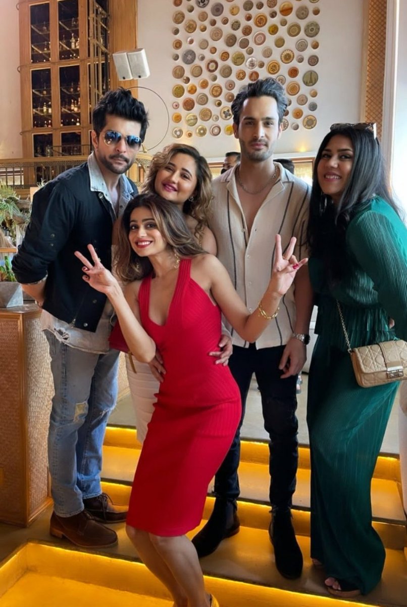 AngelLo73719579's tweet photo. Cutest moment pogitive vives ❤️🌈

#RubinaDilaik           #RashamiDesai
#AbhinavShukla       #UmarRiaz
#NikkiTamboli         #ShamitaShetty

BIGBOSS 14                         BIGBOSS 15

https://t.co/ZsTBuJrktD https://t.co/hSFJqi6kd3