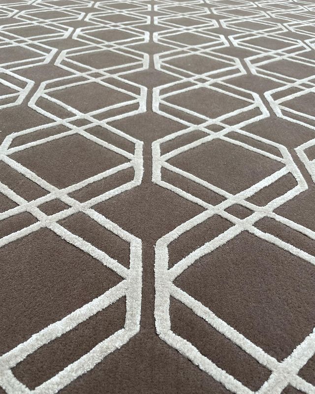 📷 From colour and texture to pile height and density, this undeniably bespoke NuSilk™ and semi-worsted wool rug was designed and installed by our expert team for a luxury client last year.

👉 For samples or quotes, send us a DM or click the link below:

ow.ly/Xz5i50HJLPT