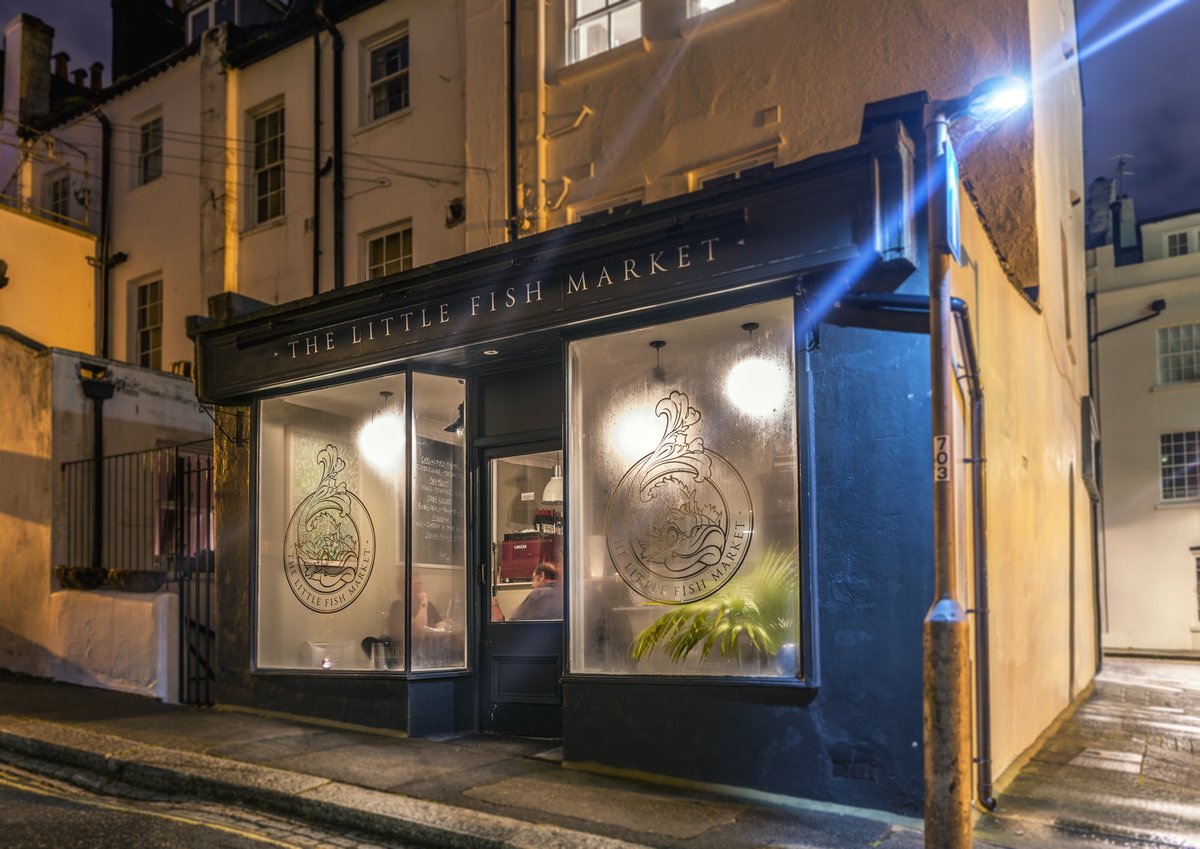 HardensBites's tweet image. HARDEN'S 100 – TOP UK RESTAURANTS - at #15, Little Fish Market (@LittleFishHove) – as judged by the dining public in Harden's annual poll of 3,000 diners. The 30th edition of Harden's is published today at £16.99 in all good bookshops. 

FULL LIST: hardens.com/top-100-uk-res…