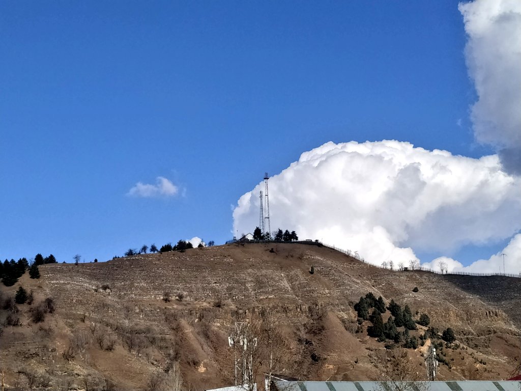 Islambaduk3's tweet photo. View of Sang Reshi Sahab hillock from Eidgah Janglat Mandi Anantnag. https://t.co/ewLMRNkjEw