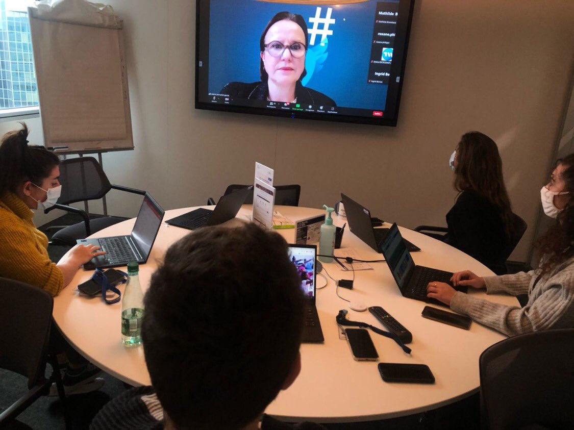 ChaWarembourg's tweet image. La #TeamCom d’@AmgenFrance écoute avec attention la webconf des résultats 2021 du baromètre #BeyondTheScore qui décrypte la twittosphere pharma. 📊

Super témoignage de @perruchotgarcia autour de la thématique de l’inclusion et de la diversité ! 👍🏼