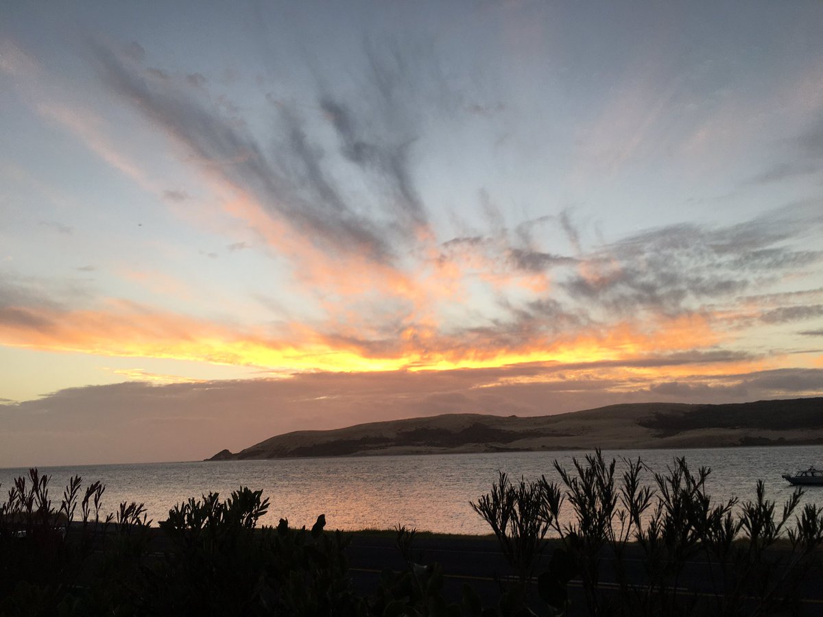 suzikyla23's tweet photo. DISGUSTED with this sunset #opononi #sisters https://t.co/FdhJxqnxx1