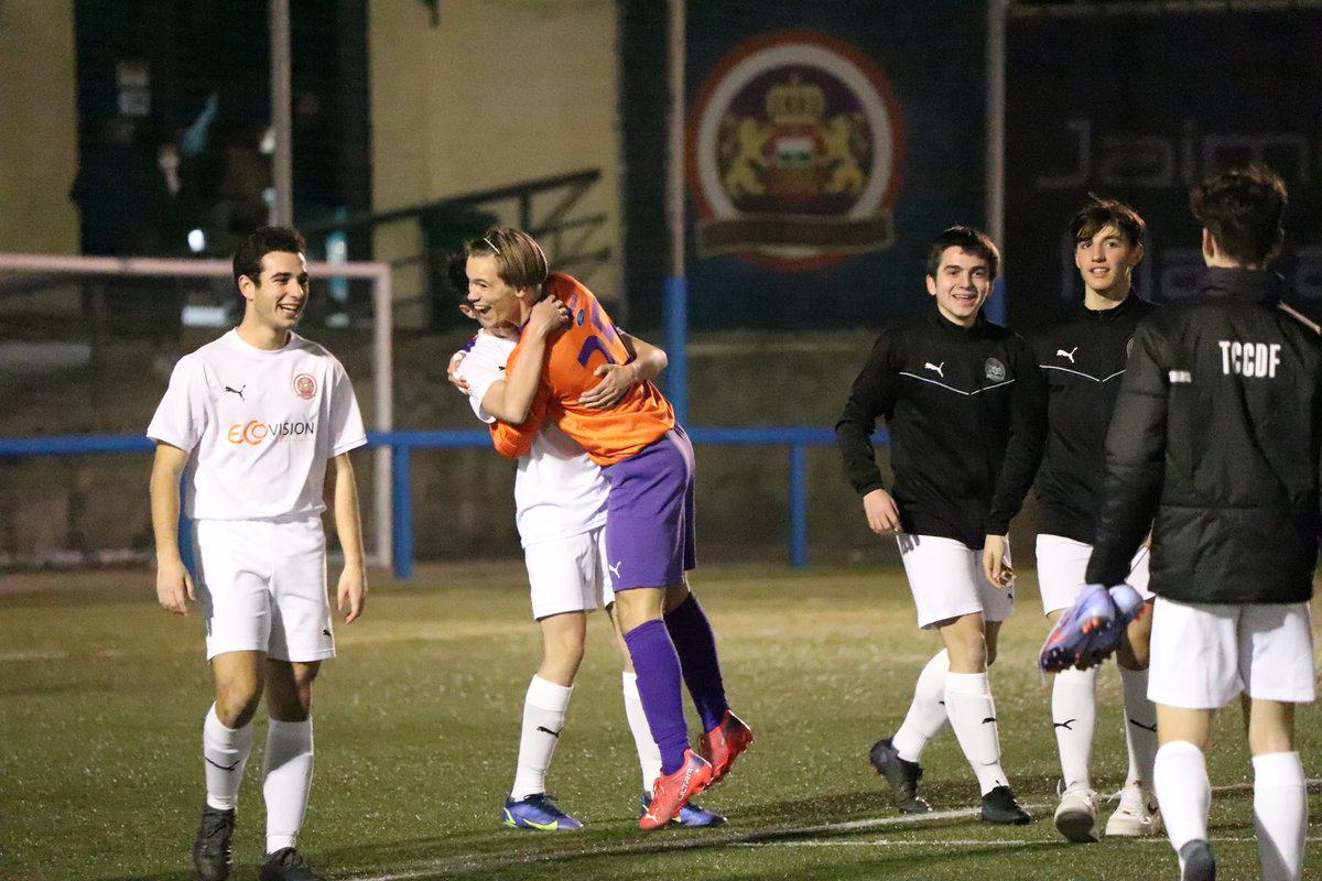 Carlos2carrete's tweet photo. 💜⚽WIN WIN WIN⚽💜
@CDFTRESCANTOS https://t.co/yipkhJQhDd