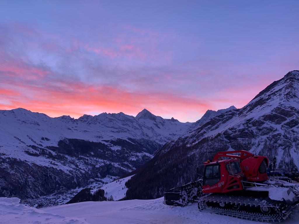 DentEspace's tweet photo. ⛷ INFO PISTES 🏂 3 février 

Arolla ☀️🌡+3,4°
5/6 installations ouvertes
Buvette ouverte 
Yourte fermée 

Evolène ☀️
4/5 installations ouvertes 
Restaurant ouvert

La Forclaz ☀️
Babylift ouvert

#evoleneregion #espacedentblanche #magicpass #myswitzerland https://t.co/ETFUWYIs4h