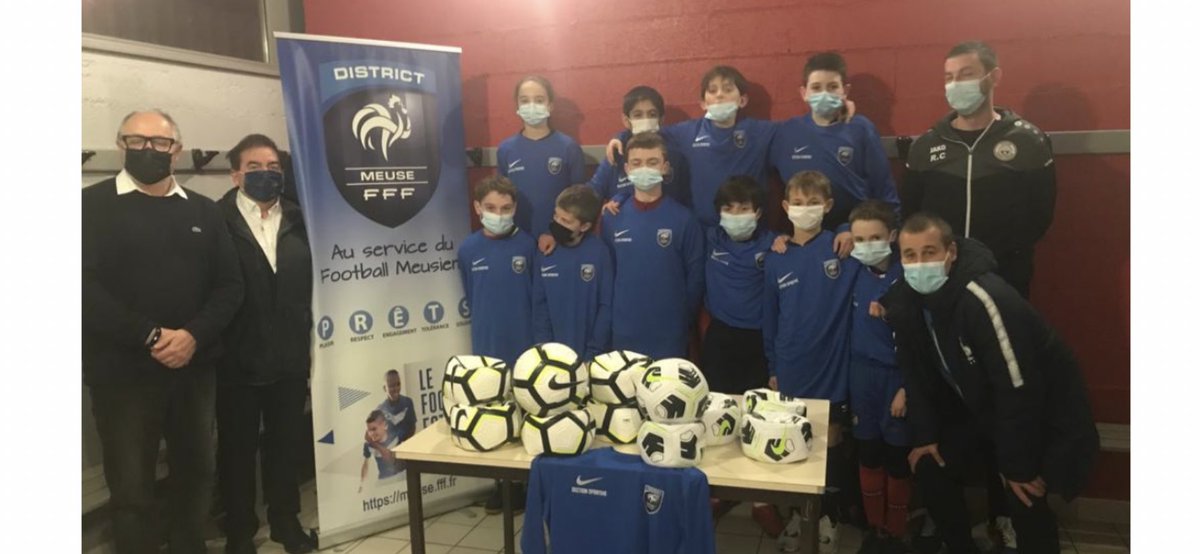 Merci au District Meuse sous la présidence de M.Fey, la présence de M.Grandjean et au football club FCVB sous la présidence de M.Freminet pour cette belle remise de dotation à la section foot du collège Buvignier