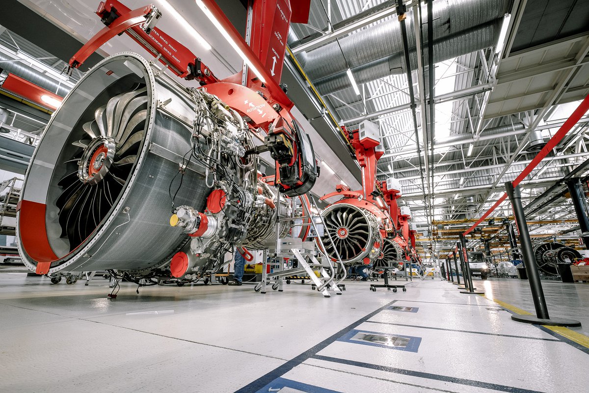 CFM_engines: [#ThursdayPhoto 👀] Behind the scenes at our #CFMLEAP engine assembly line. Which photo is your favourite? Let us know in the comments! #AVGeek #Factory40 #Innovation