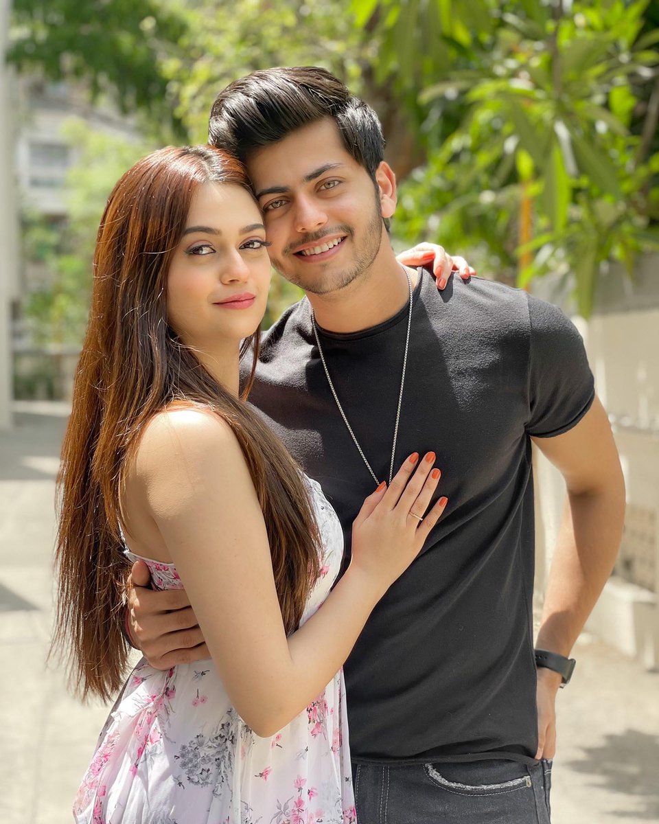 AbhiIsmy's tweet photo. #OneYearOfHasdiReyaKar 
One Year Of HRK https://t.co/FnayrZ3WT3