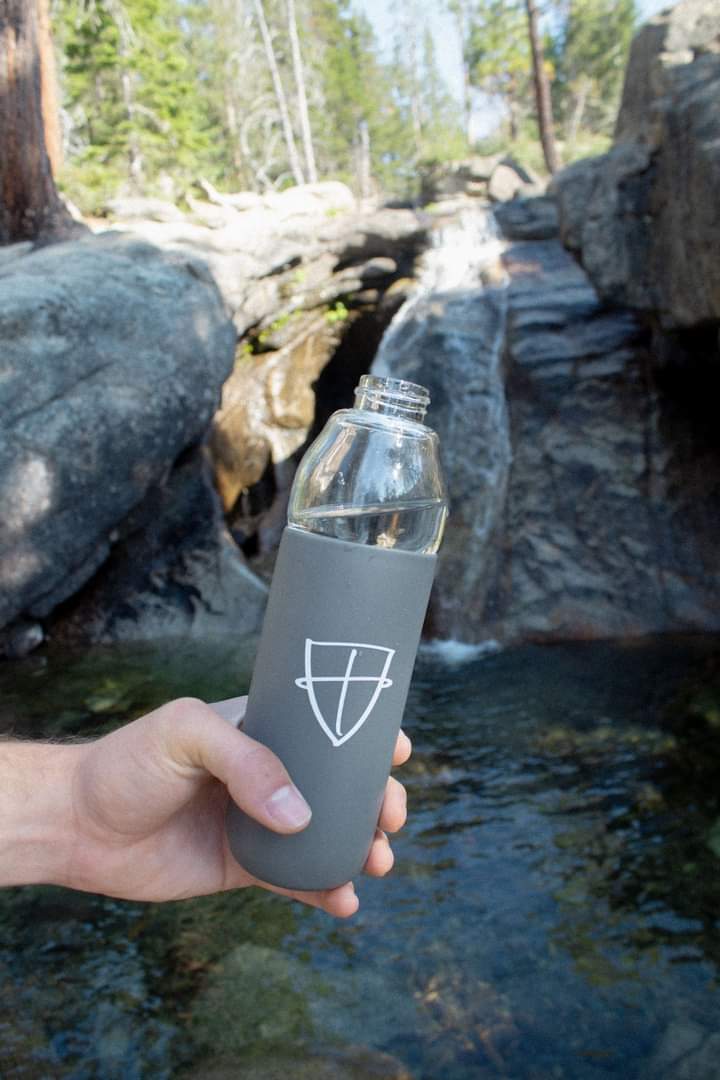 Reusable water bottles are our jam. 🌲🌲🌏

#GreenAwardPool