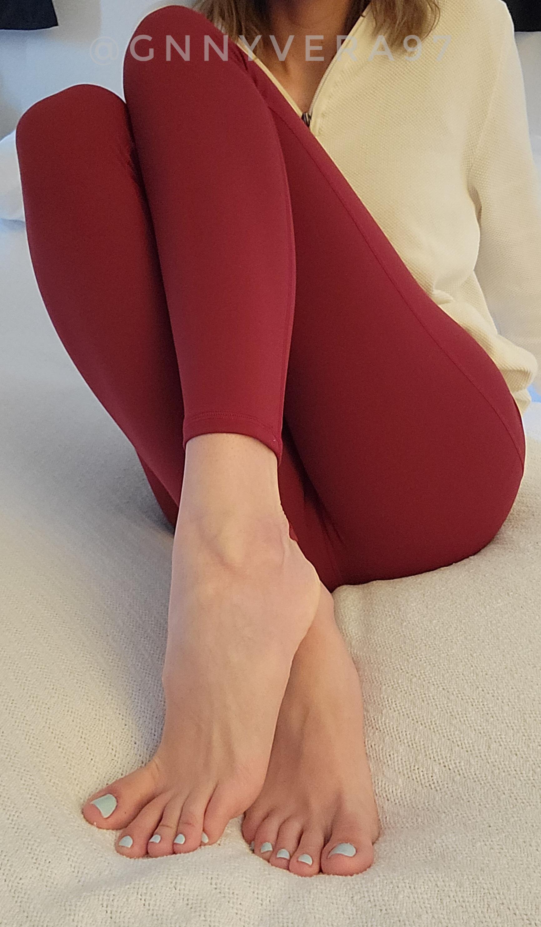 Bare Foot on X: RT @Tweety_Feet: Ginny from reddit   / X
