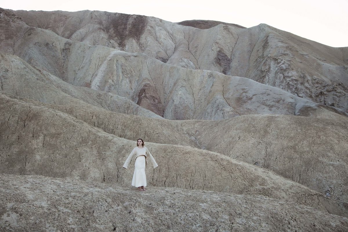 bkkmenuliving's tweet photo. ดื่มด่ำชุดภาพถ่ายแนว Fine Art ของ ‘Sofia Colvin’ ที่ผสมผสานระหว่างแฟชั่นและธรรมชาติได้อย่างกลมกลืน
.
All Photos by https://t.co/hP5KQksbfW
.
https://t.co/ThDAkkyWXo
.
#BKKLIVING #Design #Fashion #Inspiration #Photography #FineArt #SofiaColvin https://t.co/UKIPkioRDL